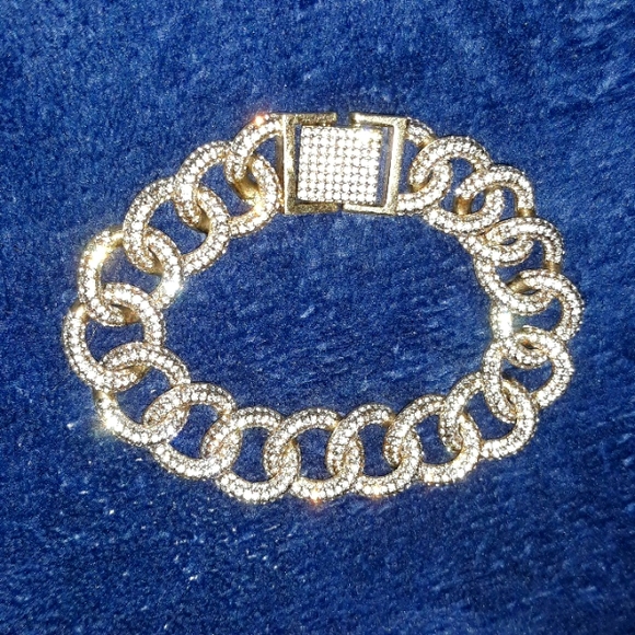 Nadri Bracelet Pave Crystals Authentic 7.5 long. Trendy Links HTF! - Picture 2 of 16